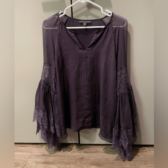 Chelsea and Walker Blouse - Picture 1 of 12